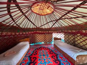 a bedroom with two beds in a yurt at Satina Jenish in Syn-Tash