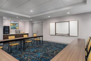 a conference room with a long table and chairs at Hampton Inn Baltimore Bayview Campus in Baltimore +29 photos