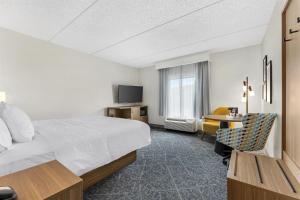 a hotel room with a bed and a desk at Hampton Inn & Suites Pittsburgh-Meadow Lands in Washington +38 photos