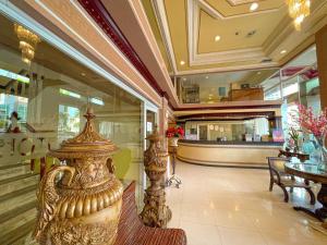 a shopping mall with a store with tables and chairs at Hotel Uno in Davao City