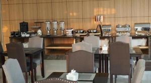 a dining room with a table and chairs at Chaisaeng Villa in Sing Buri