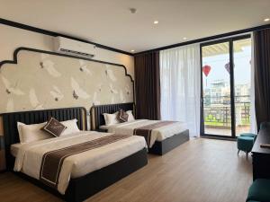 a hotel room with two beds and a large window at Riverside Hotel in Kỳ Vĩ