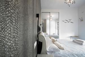 Posteľ alebo postele v izbe v ubytovaní Apartamento Atico Real Suites