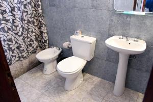 Ένα μπάνιο στο Departamentos San Jorge +4 φωτογραφίες