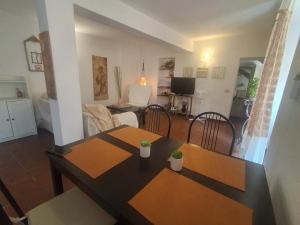 a living room with a table and chairs in a room at I Mattoni Rossi in Imperia