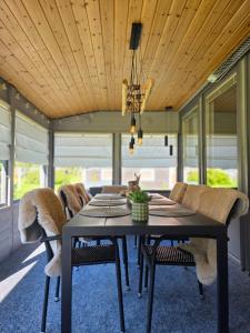 a dining room with a black table and chairs at Villa Edda in Vidsel