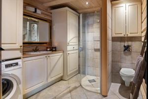a bathroom with a toilet sink and a shower at Solskiva 23 in Trysil