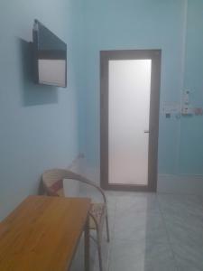 a room with a table and two chairs and a door at An Loc Motel in Vĩnh Long