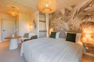 a bedroom with a large white bed and a palm mural at BALI BLIZZ - App 12 in Benz