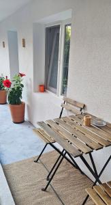 a wooden bench sitting in front of a window at Студио МИНЕРА in Kyustendil