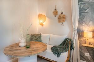 a living room with a table and a chair and a table at BALI BLIZZ - App 16 in Benz