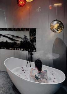 a little girl sitting in a bathtub covered in blood at Lyn's Hotel Da Lat in Da Lat