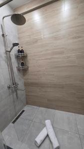 a bathroom with a shower with two people standing on a shelf at Residence Apartment Osh Шикарные апартаменты в самом Элитном районе города Ош in Osh +29 photos