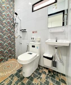 a bathroom with a toilet and a sink at D sleep Home Chiangmai in Chiang Mai +24 photos
