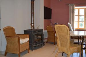 a living room with a stove and a table and chairs at L'Entracte de Grignan pour 6 personnes in Grignan