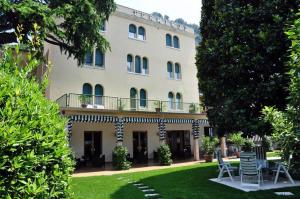 Κήπος έξω από το Hotel Terminus