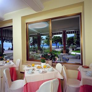 Gallery image of Hotel Terminus in Garda