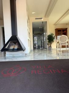 a living room with a fireplace in a lobby at Villa Regina in Cisterna dʼAsti
