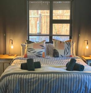 a large bed with pillows on it in a bedroom at Raven in Stormsrivier