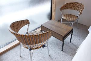 two chairs and a table and a table and chairs at nedoko in Sumoto