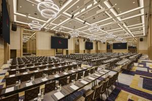 an empty banquet hall with tables and chairs at Taipei Marriott Hotel in Taipei +85 photos