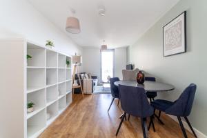 a dining room with a table and chairs at Spacious 2 Bed Apartment in Stratford in London +17 photos