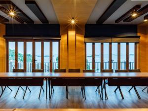a dining room with a large table and chairs at Novotel Koh Si Chang in Ban Phanu Rangsi +50 photos