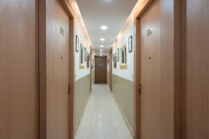 a corridor of a hallway with wooden walls and a corridorngthngthngthngthngth at Itsy Hotels Riya Near IGI Airport in New Delhi