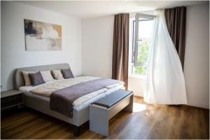 a bedroom with a bed and a window at Pension Malia in Fronhausen