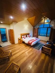 a bedroom with a bed in a room with windows at Lime Tree Haven in Kulu