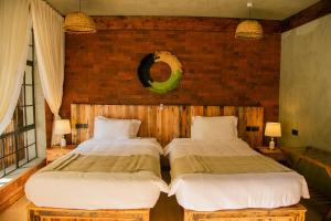 two beds sitting next to each other in a bedroom at Zondela House in Nkoanrua