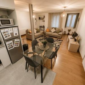 a living room with a table and chairs at Ribeirinha Guesthouse in Guarda