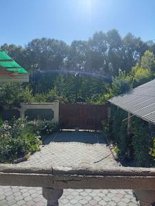 a backyard with a garden and a fence at House in the forest in Tyup