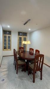 a dining room with a wooden table and chairs at Casa Almara - Ica in Ica +6 photos