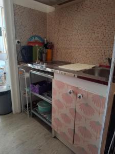 a kitchen with a sink and a counter top at Studio en toute simplicité plein centre in Libourne