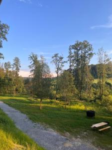 a picnic table and a bench in a field at Mitteraubach in Jandelsbrunn