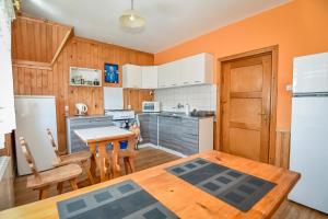 a kitchen with a table and a dining room at U Stocha - Jacuzzi & sauna - dom dla 13 osób in Poronin