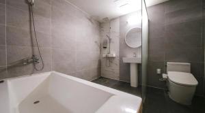 a bathroom with a tub and a toilet and a sink at cs프라자호텔 in Cheonan +21 photos