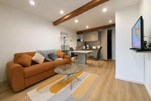 a living room with a couch and a table at Orry d'Oriège in Ax-les-Thermes