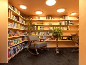 a library with shelves filled with books at Providence Cottage in Monmouth