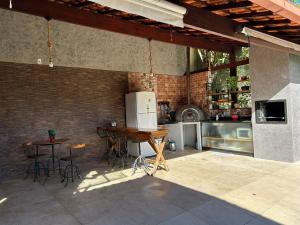 a kitchen with a table and some chairs in a room at Cantinho na Serra in Teresópolis