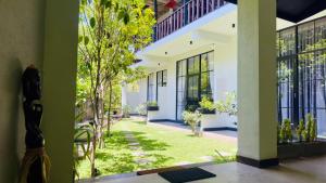 a view of the courtyard of a house at Humble Ella in Ella