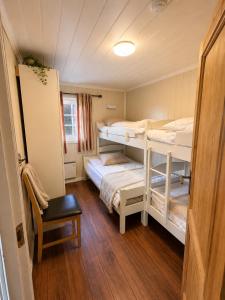 a room with two bunk beds and a chair at Vikinggrenda 5C - walking distance to everything - ski in and out in Trysil