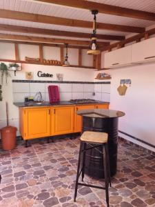 a kitchen with orange cabinets and a counter top at Charmant studio d'invité - Baie-Mahault in Baie-Mahault
