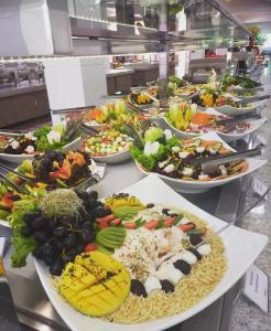 a buffet line with many different types of food at Lacqua diRoma 4 - Apartamentos JN in Caldas Novas