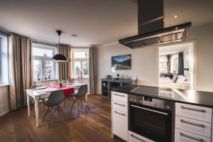 A kitchen or kitchenette at Ahornallee - Ferienappartements