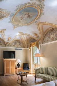 a living room with a couch and a ceiling at Posta Donini 1579 - UNA Esperienze in San Martino in Campo