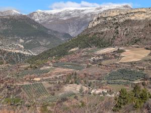 a view of a valley with snow covered mountains at Le chèvrefeuille in Sahune