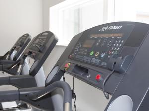 a gym with two exercise bikes in a room at Una Argentum 62 in Carbis Bay