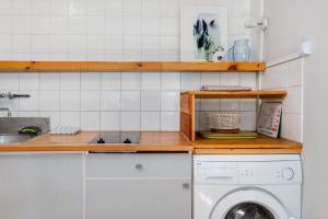 a kitchen with a washing machine and a sink at Studio La Chambrette in Blieux